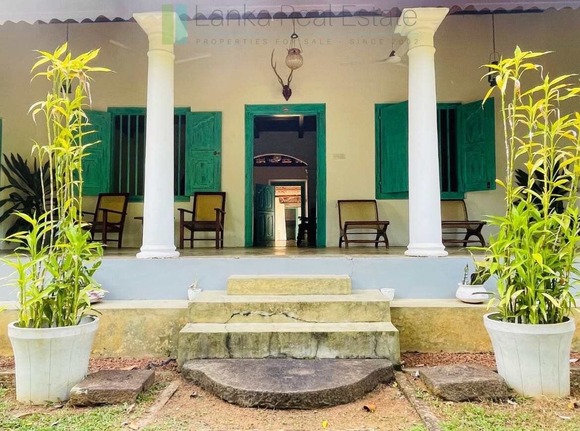 Heritage Sinhalese manor house near Galle