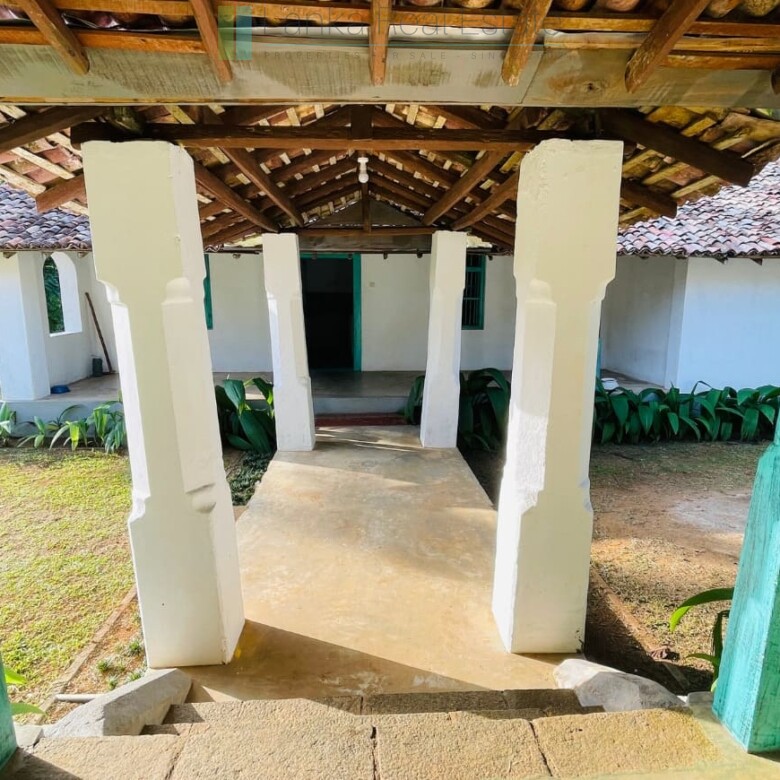 Heritage Sinhalese manor house near Galle