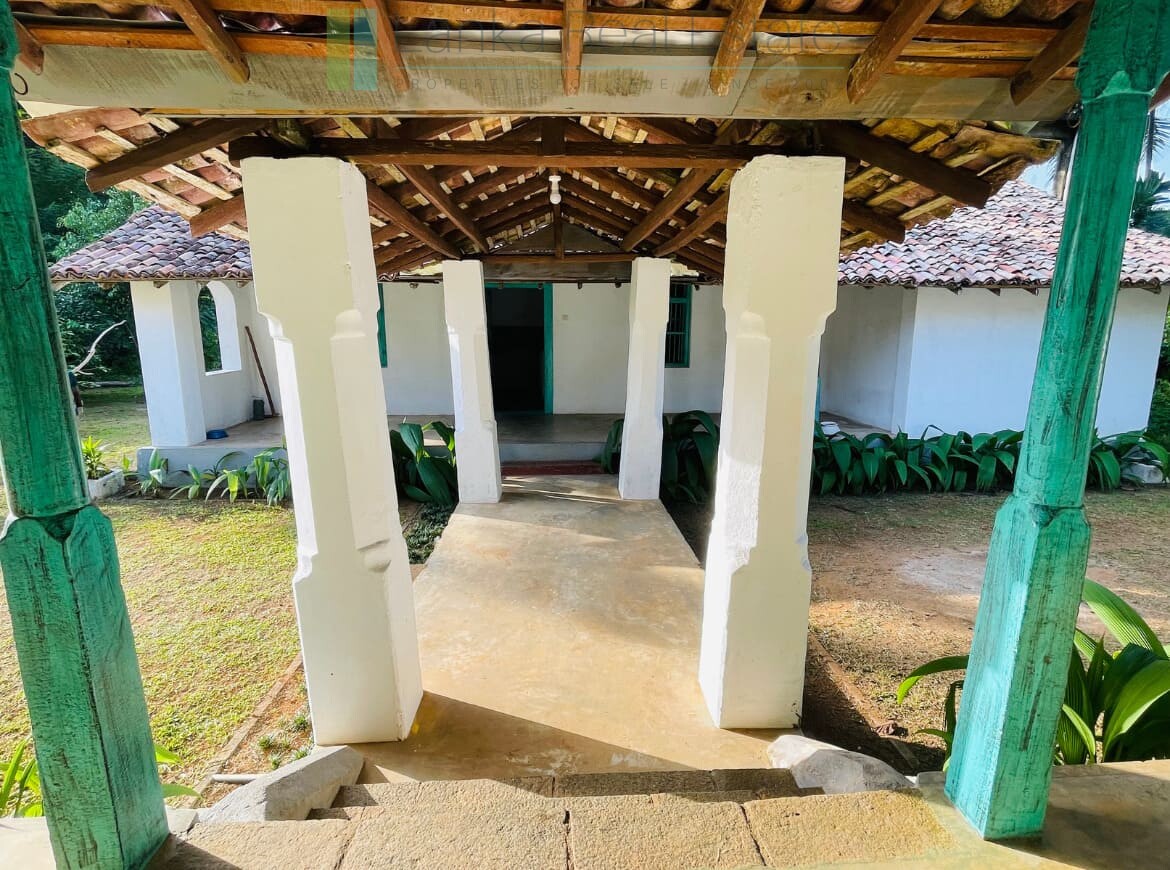 Heritage Sinhalese manor house near Galle