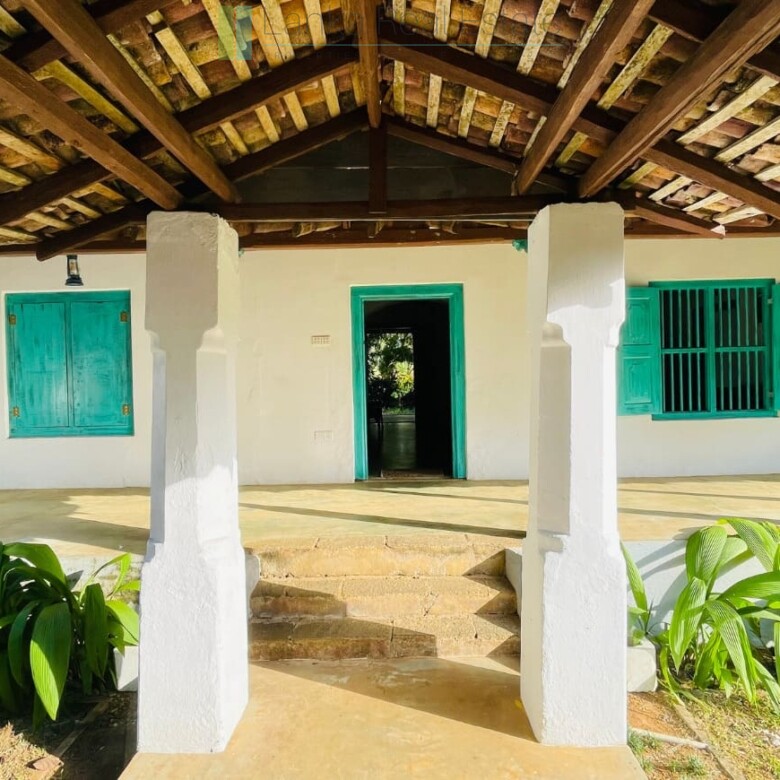Heritage Sinhalese manor house near Galle