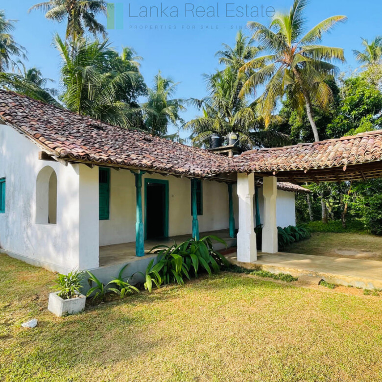 Heritage Sinhalese manor house near Galle