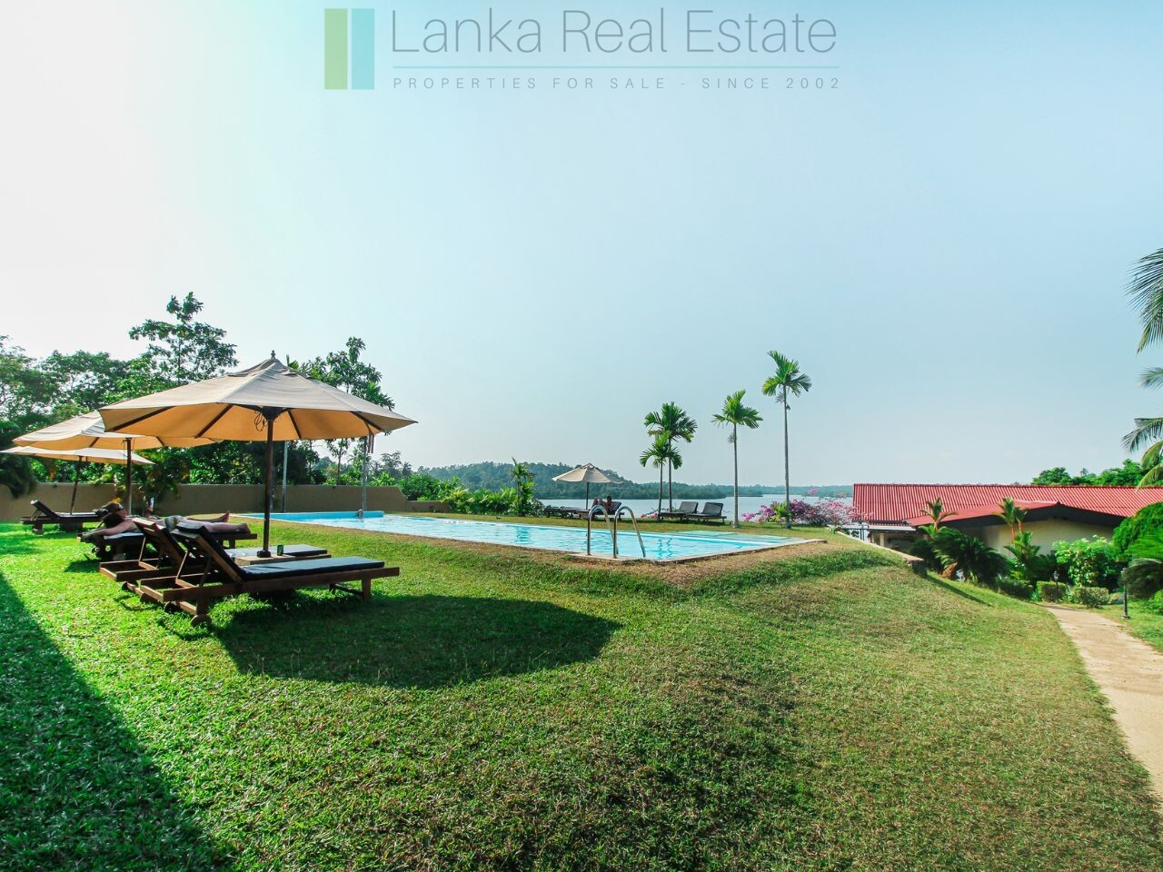 Fifteen bedroom lakeside resort hotel in Hikkaduwa