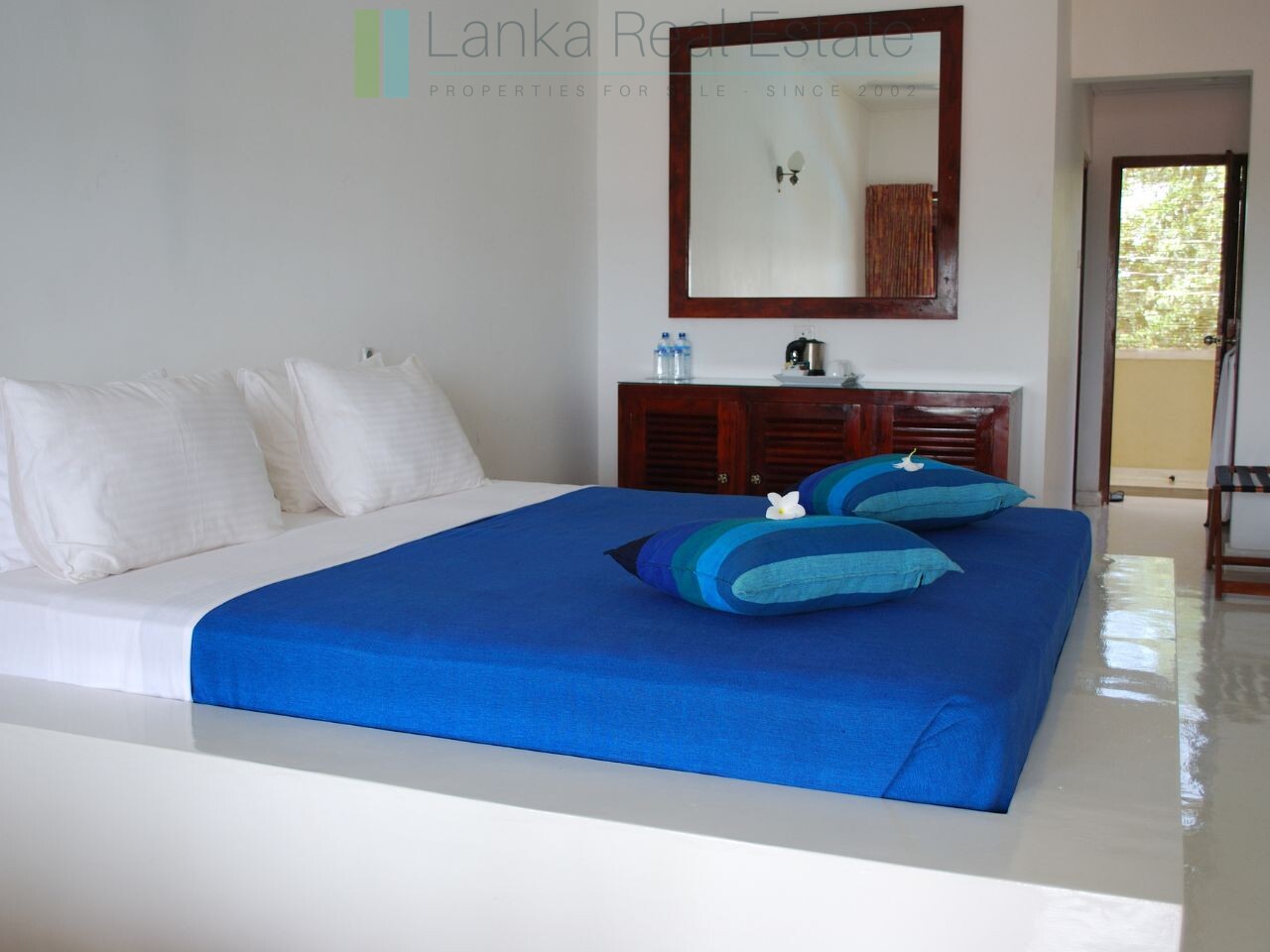 Fifteen bedroom lakeside resort hotel in Hikkaduwa