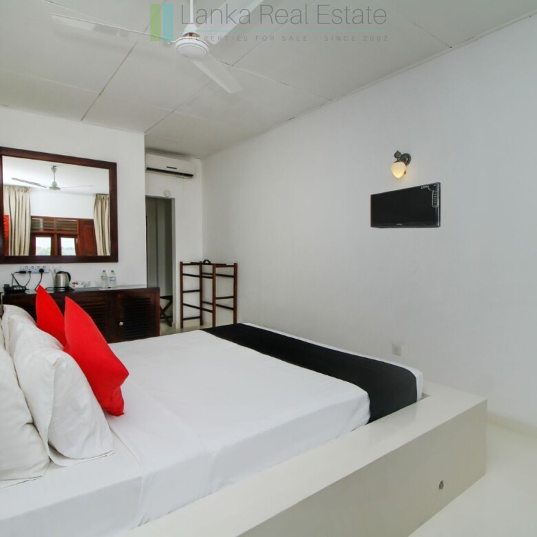 Fifteen bedroom lakeside resort hotel in Hikkaduwa