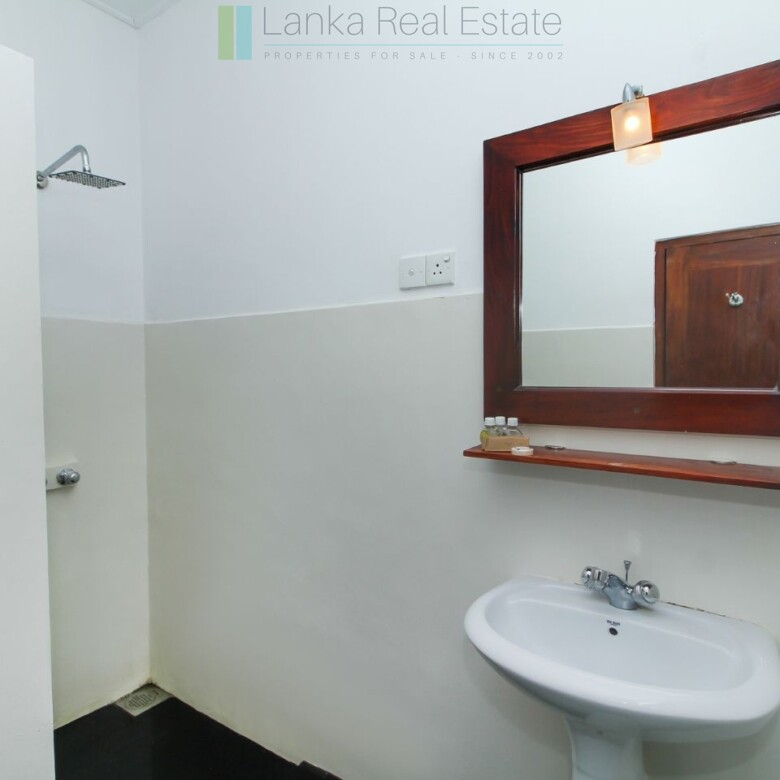 Fifteen bedroom lakeside resort hotel in Hikkaduwa