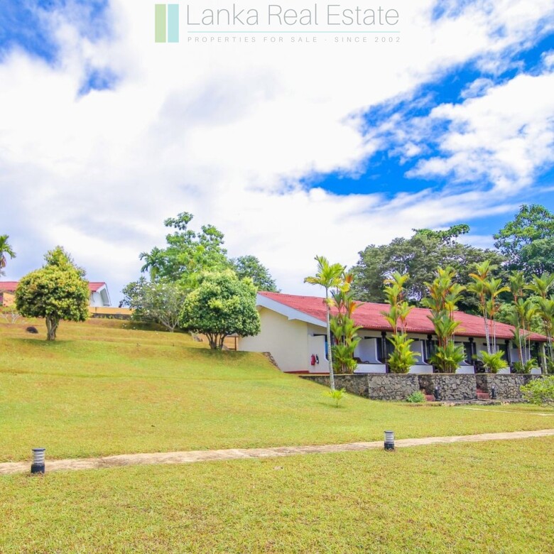 Fifteen bedroom lakeside resort hotel in Hikkaduwa