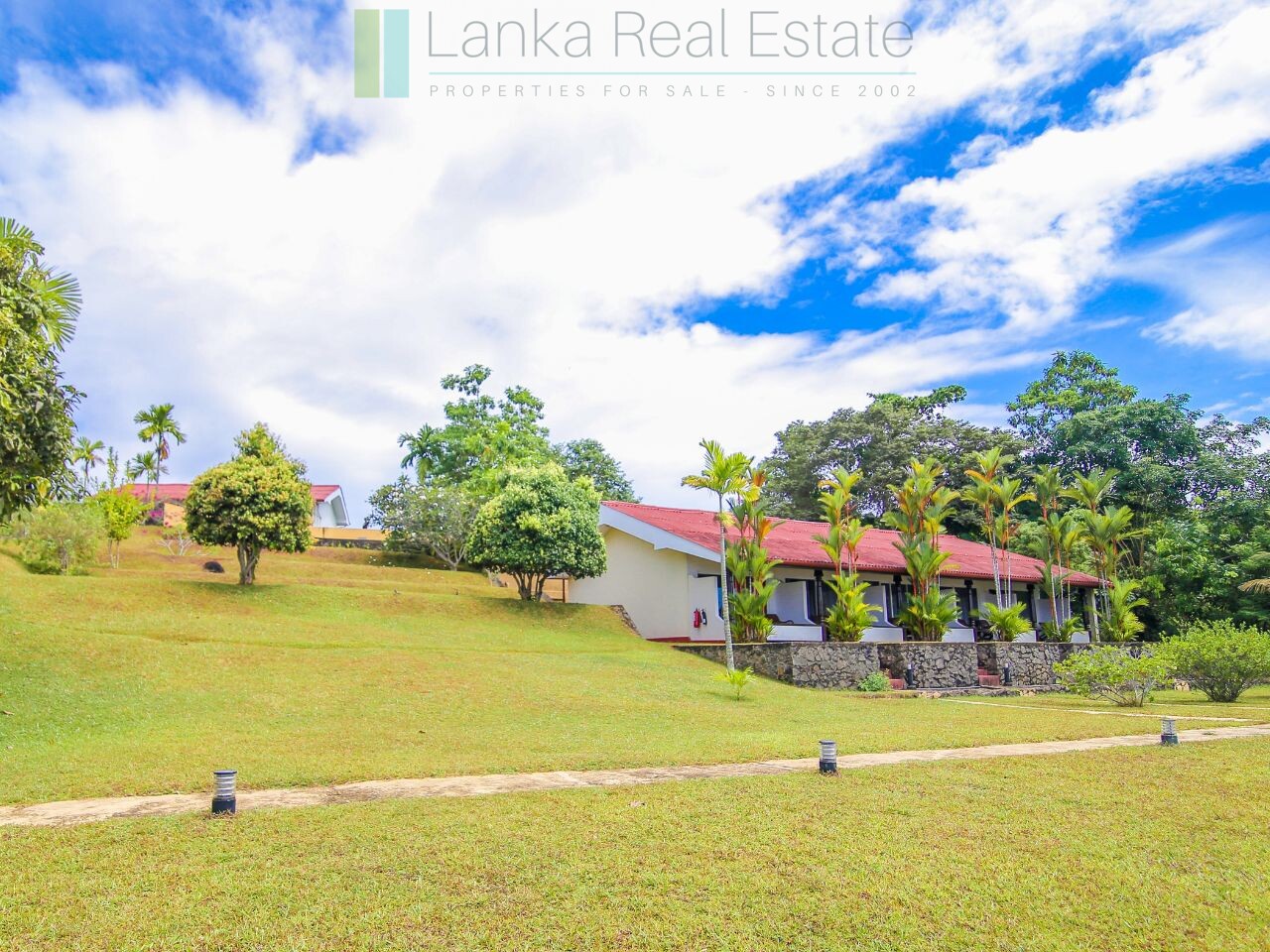Fifteen bedroom lakeside resort hotel in Hikkaduwa