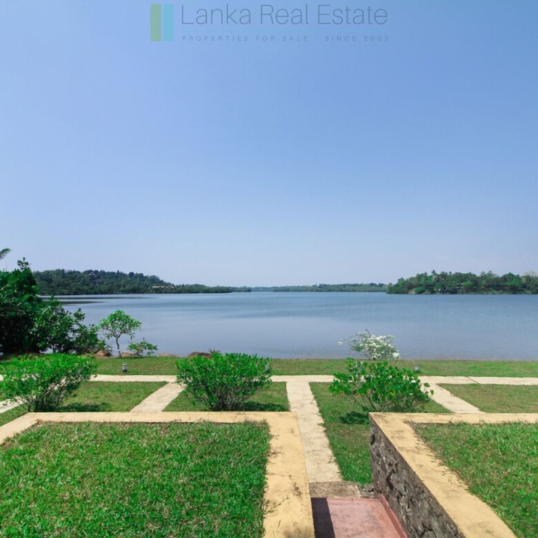 Fifteen bedroom lakeside resort hotel in Hikkaduwa