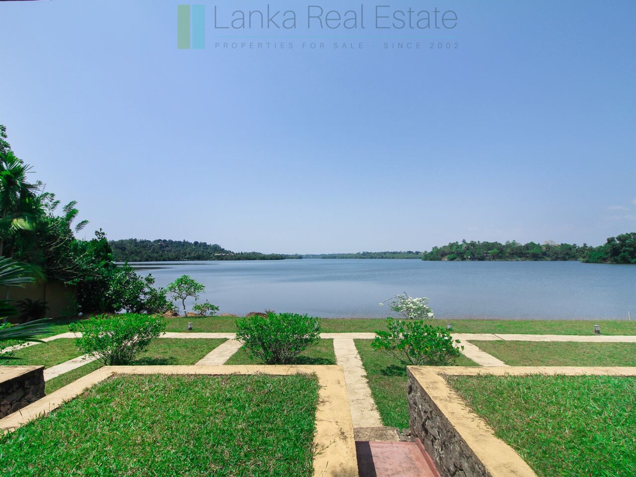 Fifteen bedroom lakeside resort hotel in Hikkaduwa