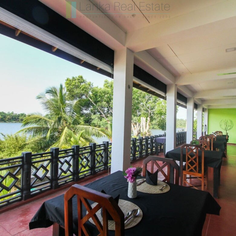 Fifteen bedroom lakeside resort hotel in Hikkaduwa