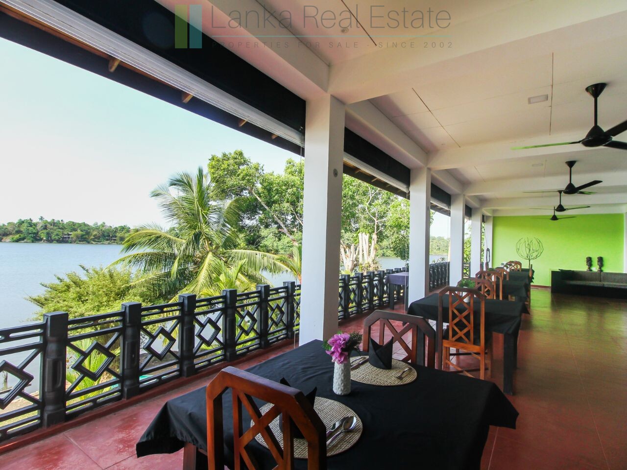 Fifteen bedroom lakeside resort hotel in Hikkaduwa