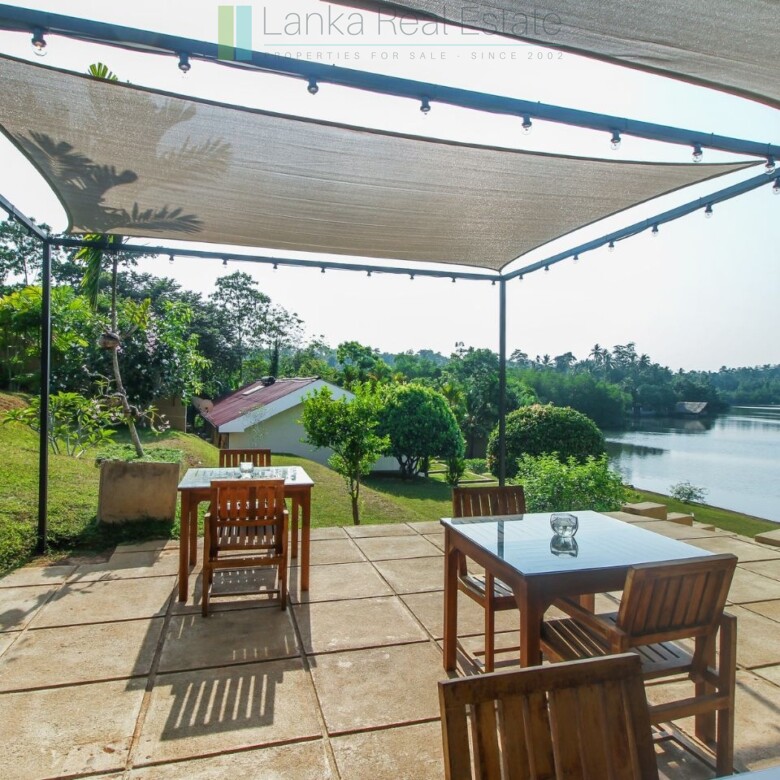 Fifteen bedroom lakeside resort hotel in Hikkaduwa