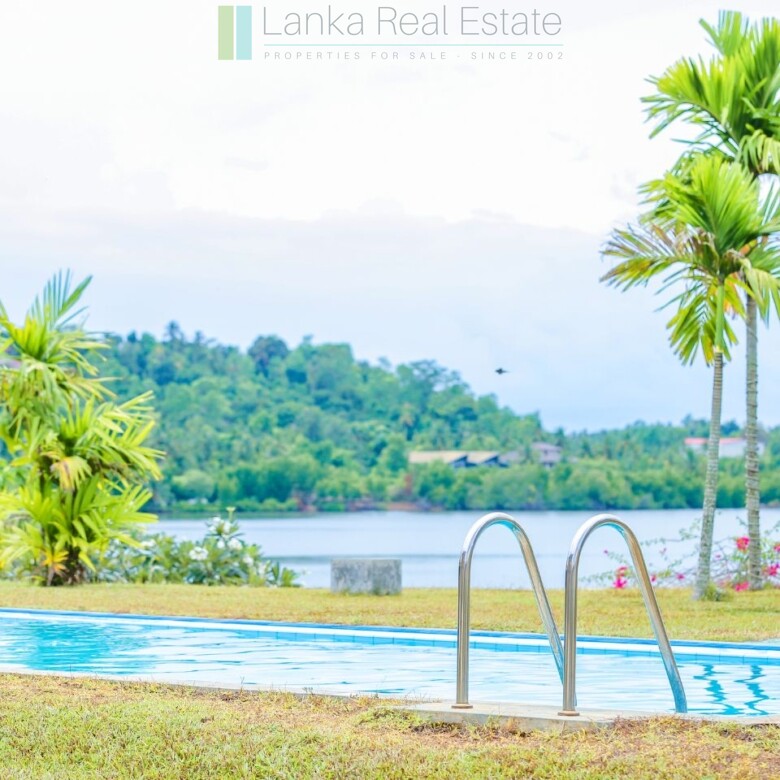 Fifteen bedroom lakeside resort hotel in Hikkaduwa