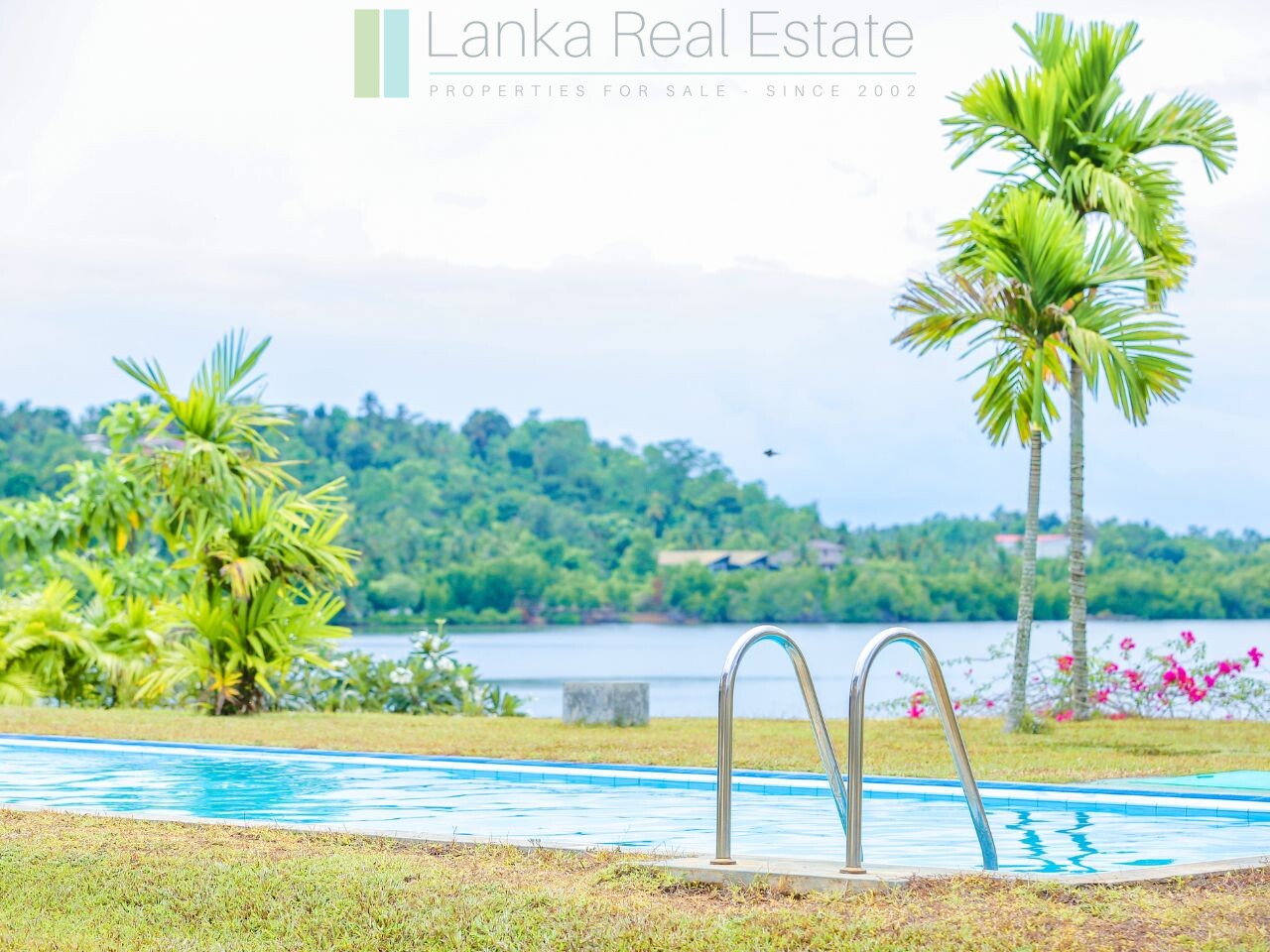 Fifteen bedroom lakeside resort hotel in Hikkaduwa