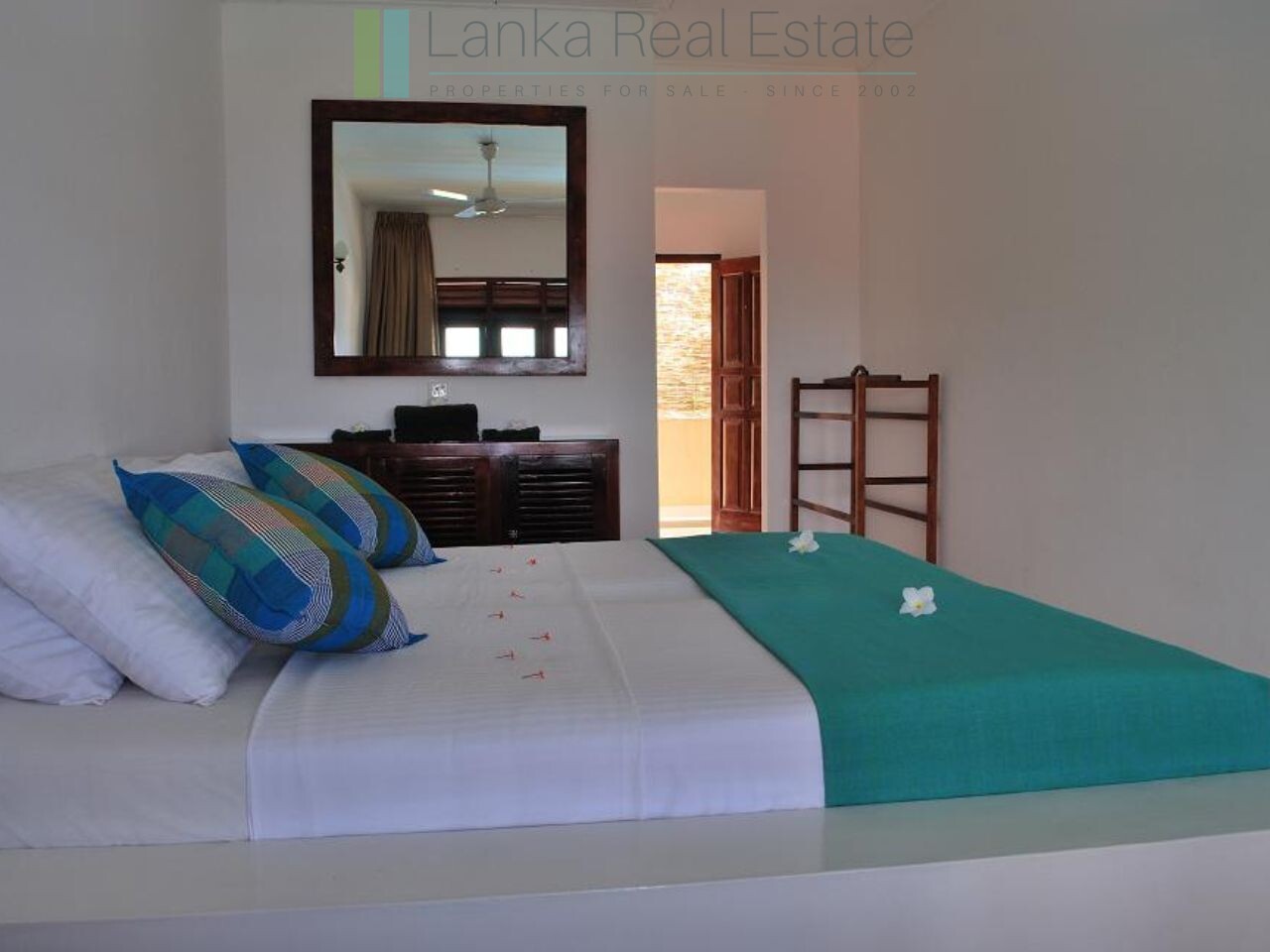 Fifteen bedroom lakeside resort hotel in Hikkaduwa