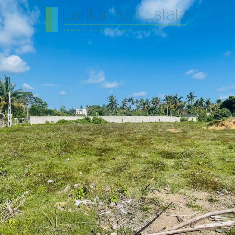 An acre near the beach in Ahangama