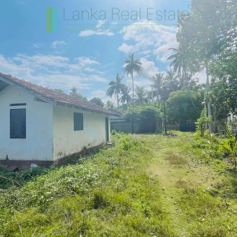 An acre near the beach in Ahangama