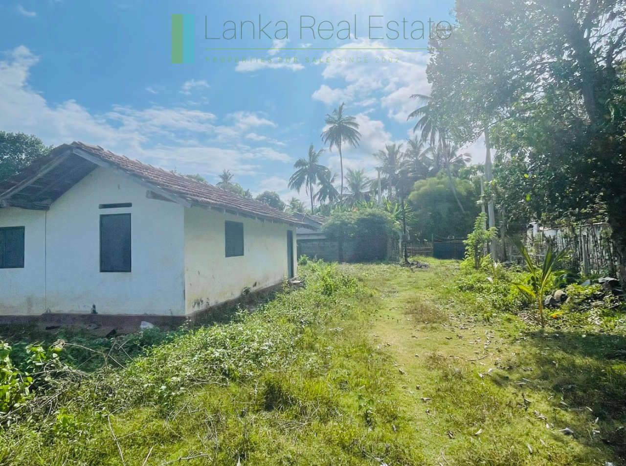An acre near the beach in Ahangama