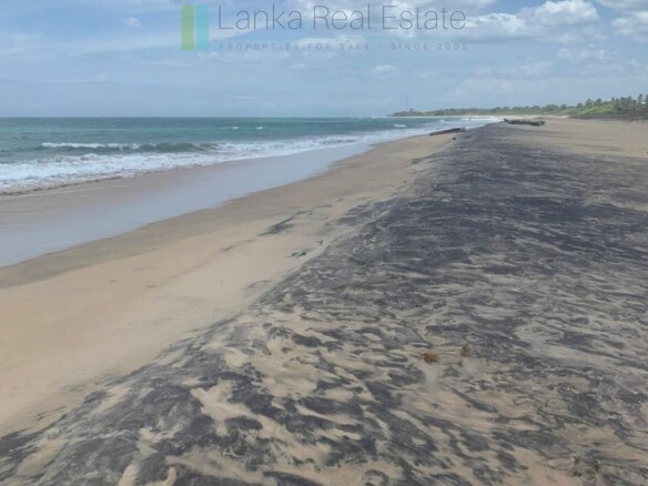 Two beachfront plots at Thandiyadi near Pottuvil