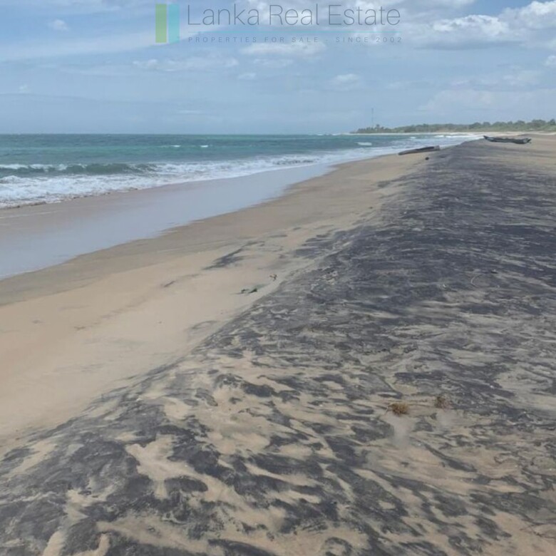Two beachfront plots at Thandiyadi near Pottuvil