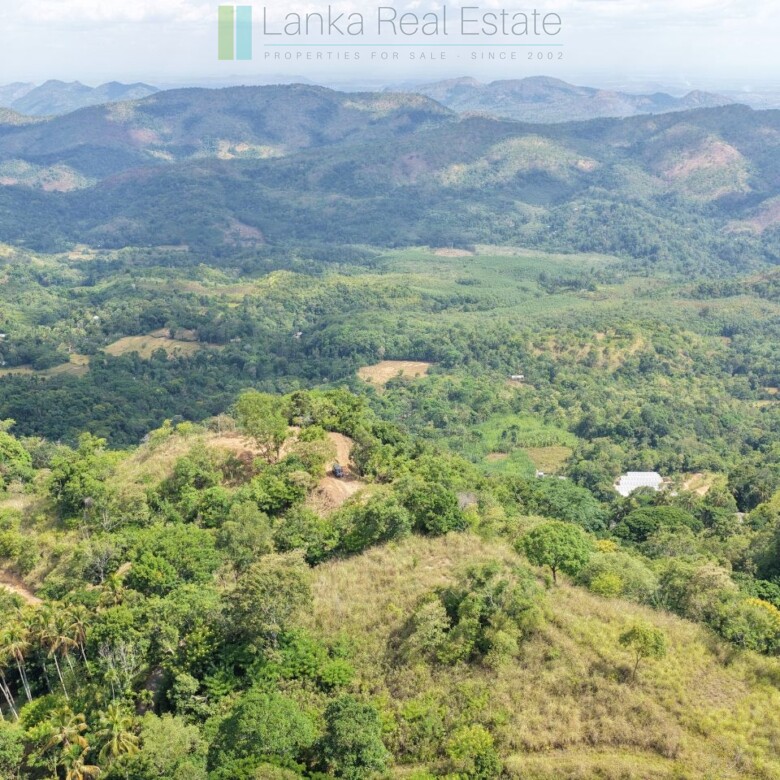 Three acres near Beragala with spectacular views