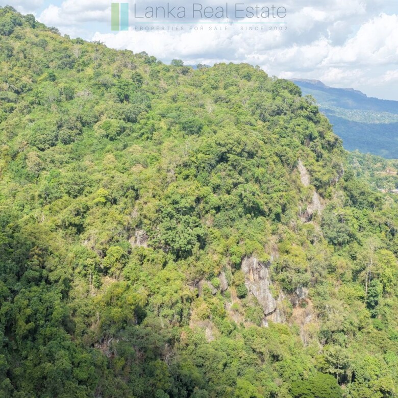 Three acres near Beragala with spectacular views