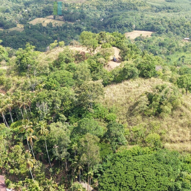 Three acres near Beragala with spectacular views