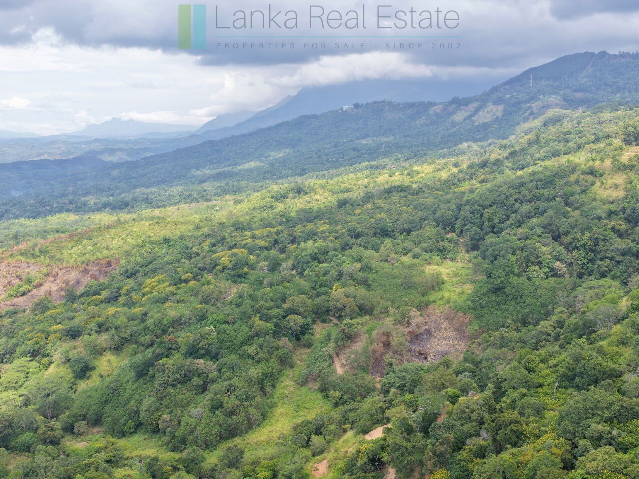 Sloping land with far-reaching views near Beragala