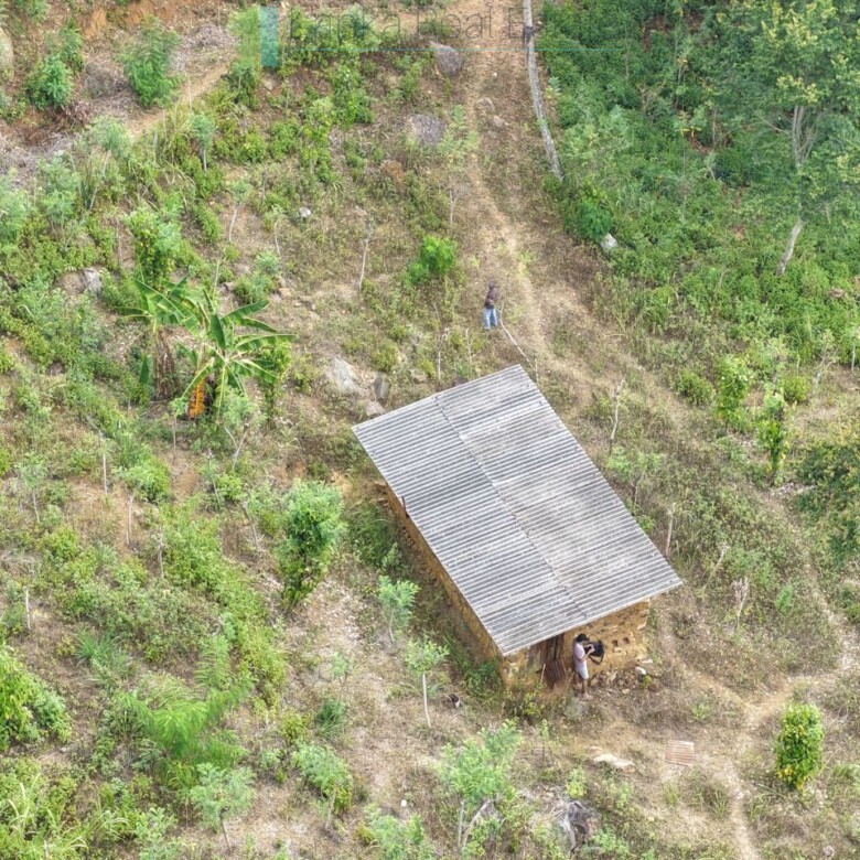 Sloping land with far-reaching views near Beragala
