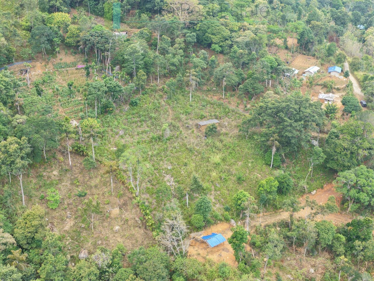 Sloping land with far-reaching views near Beragala