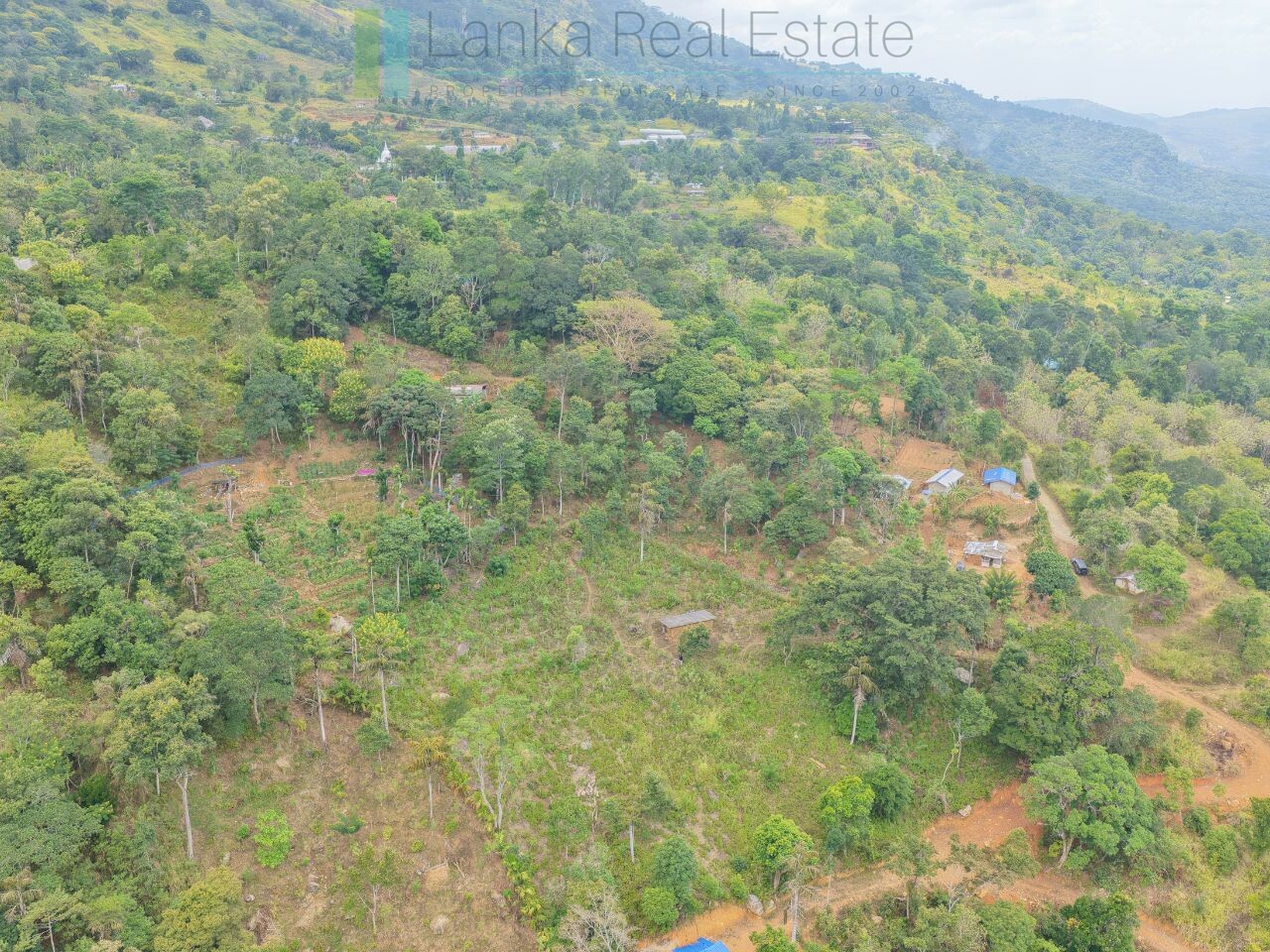 Sloping land with far-reaching views near Beragala