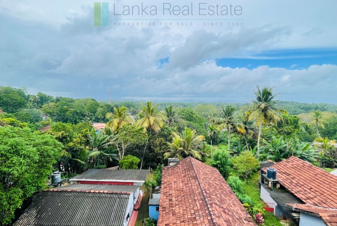 Three-level apartment house in Weligama