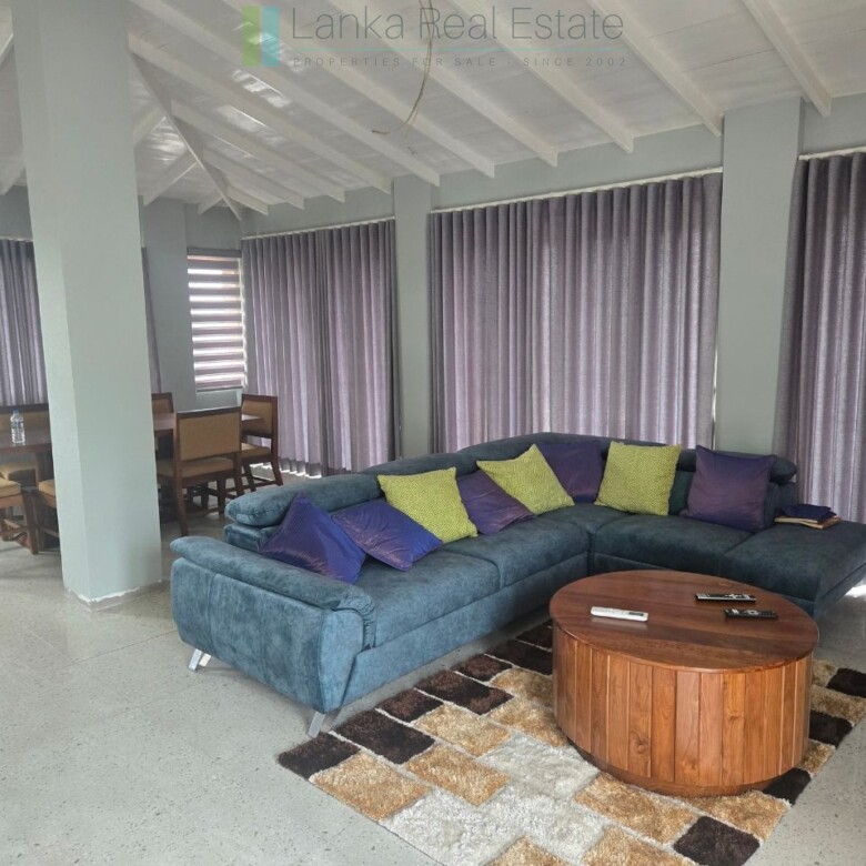 Three-level apartment house in Weligama