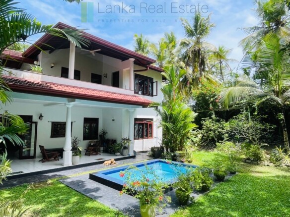 Furnished villa near the beach in Hikkaduwa