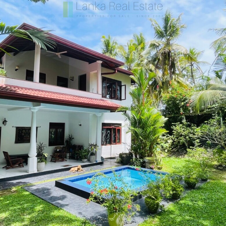 Furnished villa near the beach in Hikkaduwa