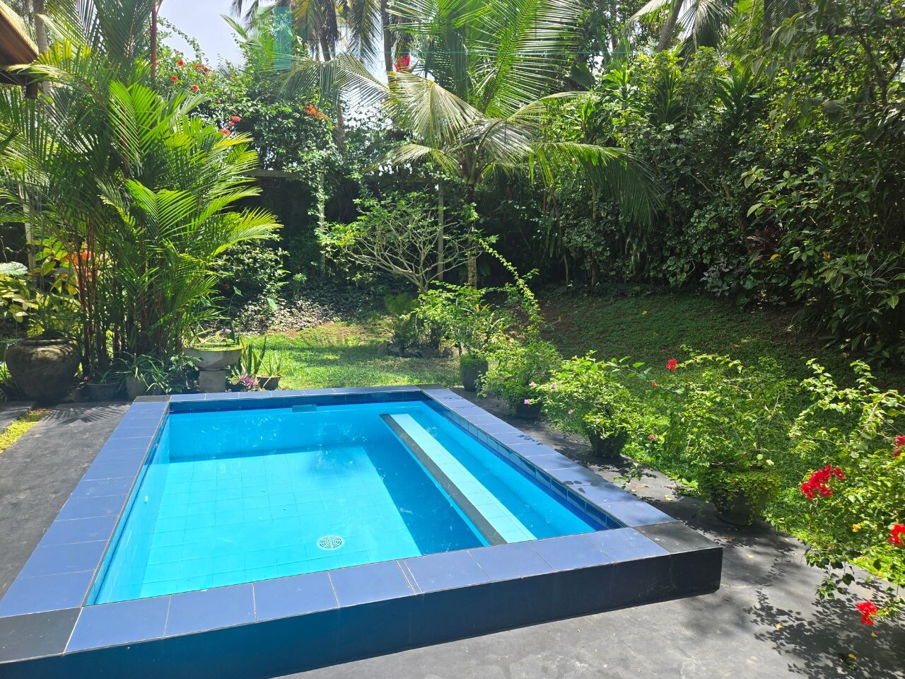 Furnished villa near the beach in Hikkaduwa