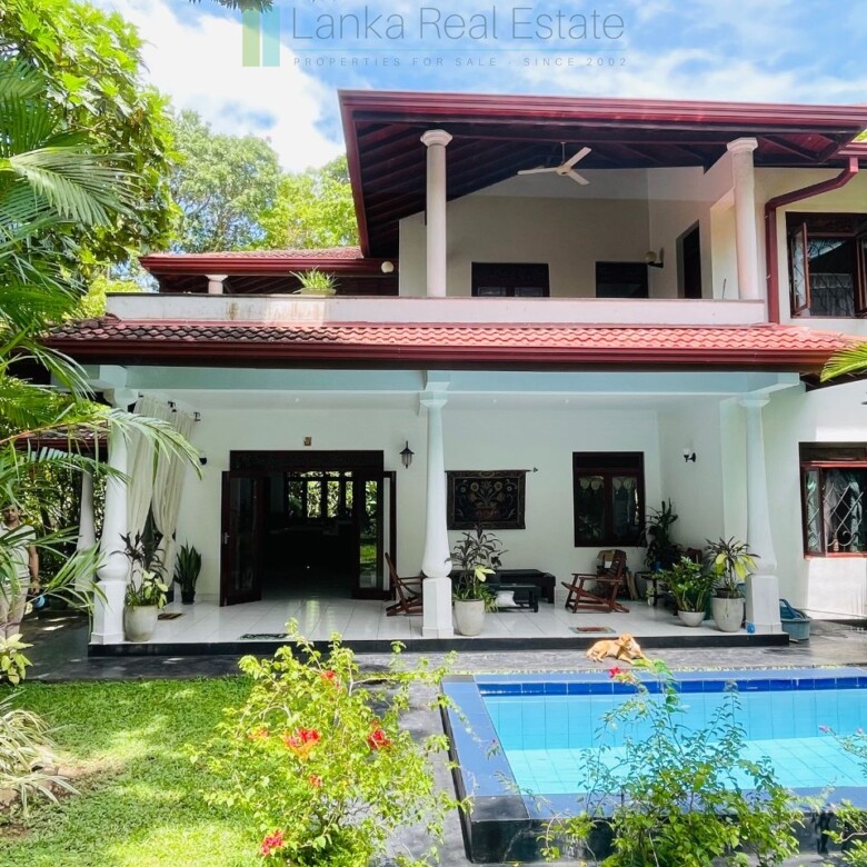 Furnished villa near the beach in Hikkaduwa