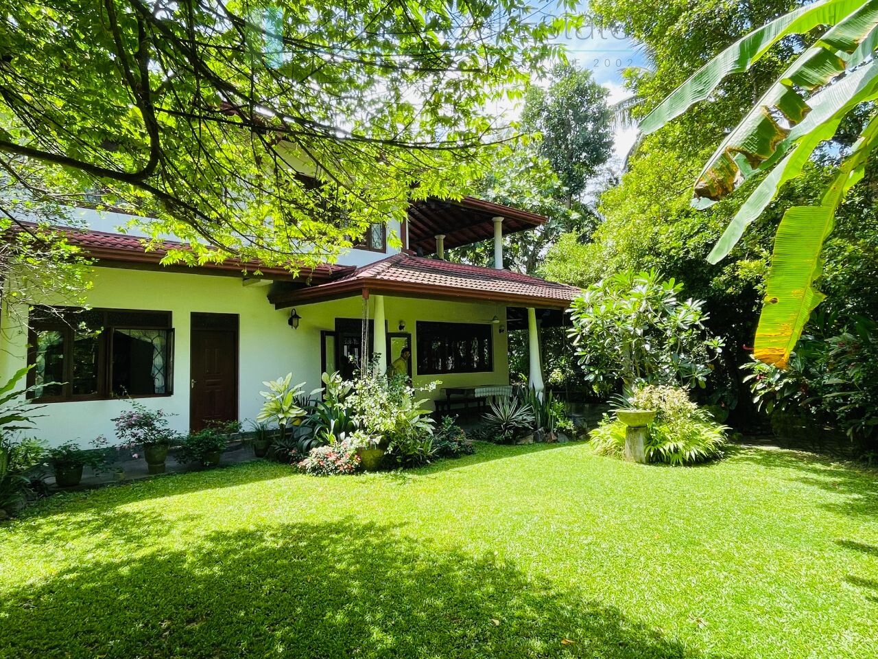 Furnished villa near the beach in Hikkaduwa