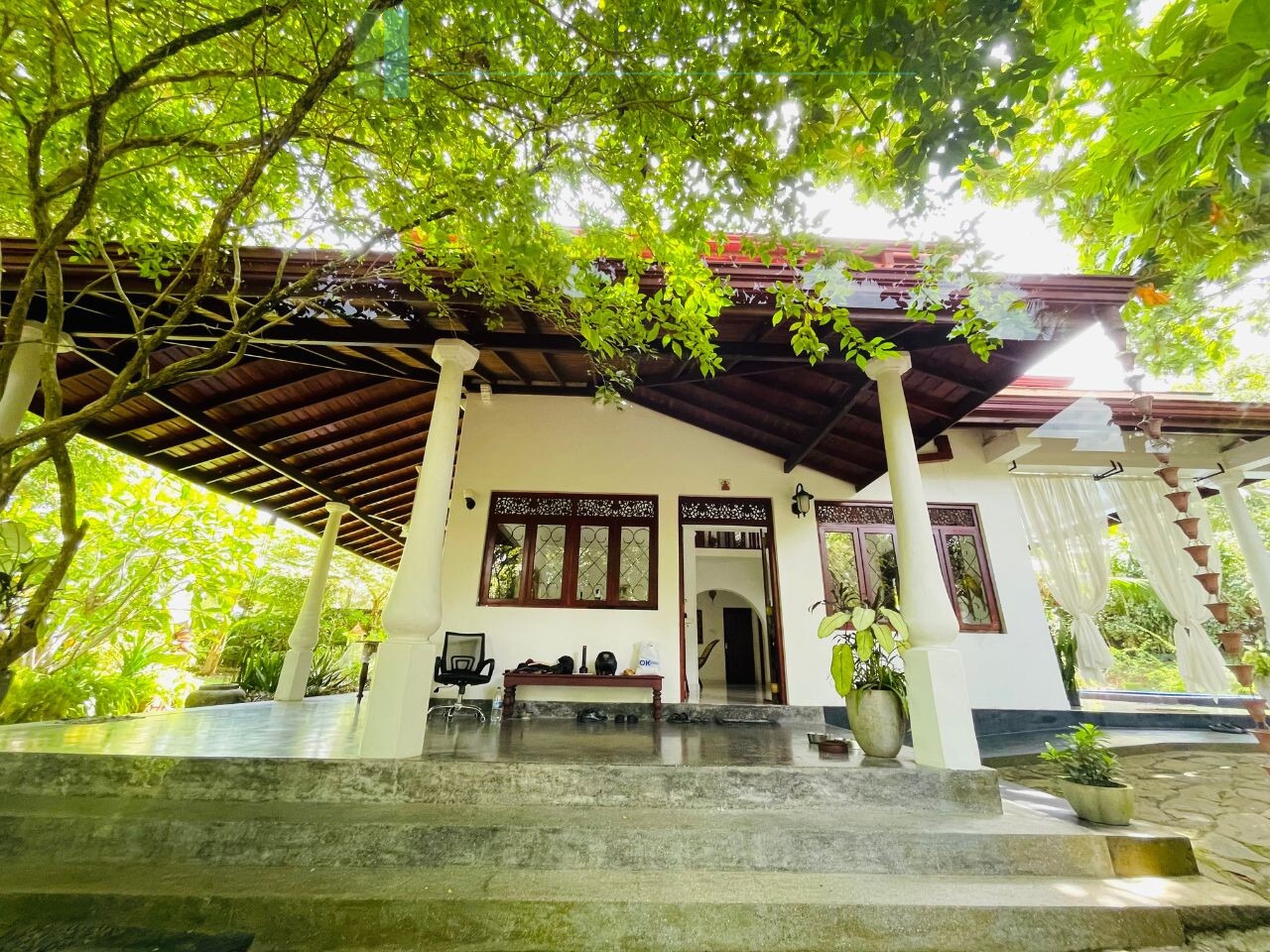 Furnished villa near the beach in Hikkaduwa