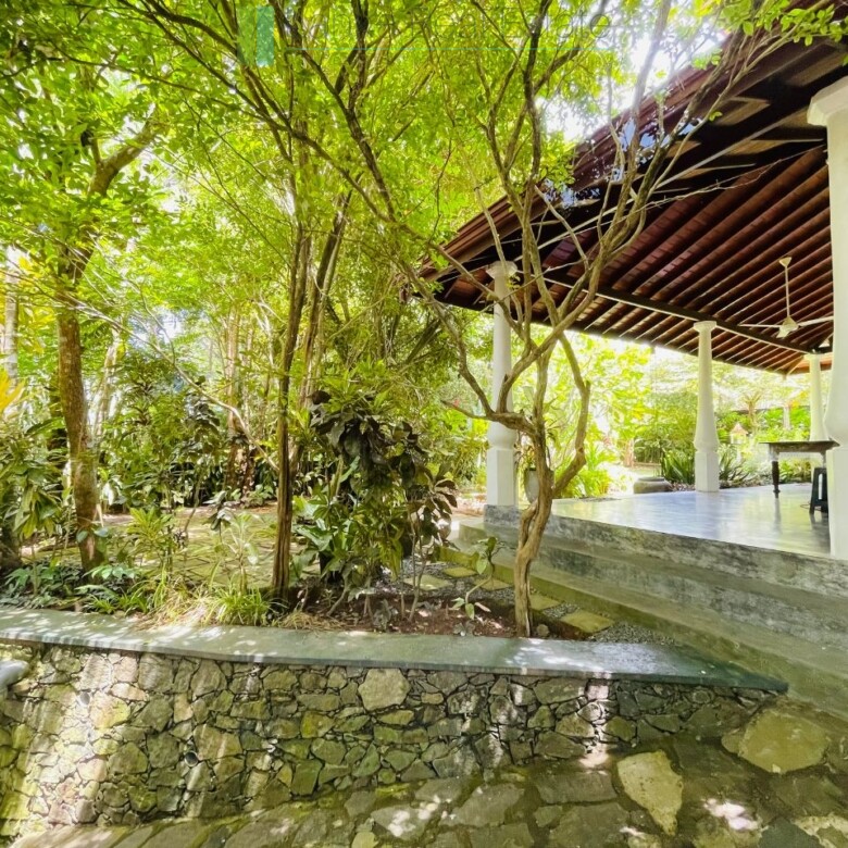 Furnished villa near the beach in Hikkaduwa
