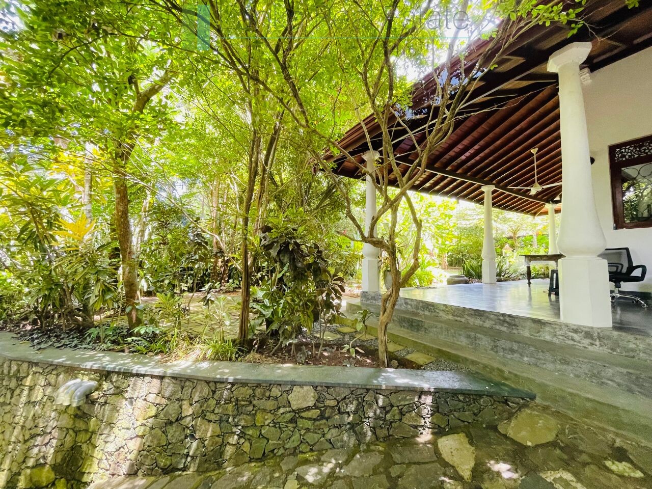 Furnished villa near the beach in Hikkaduwa