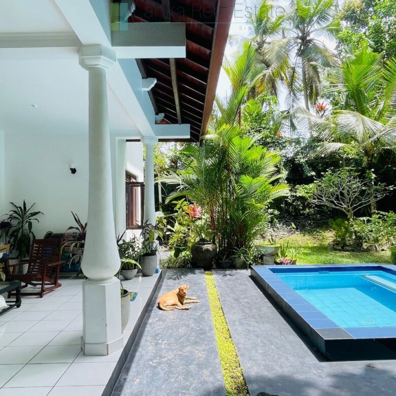 Furnished villa near the beach in Hikkaduwa