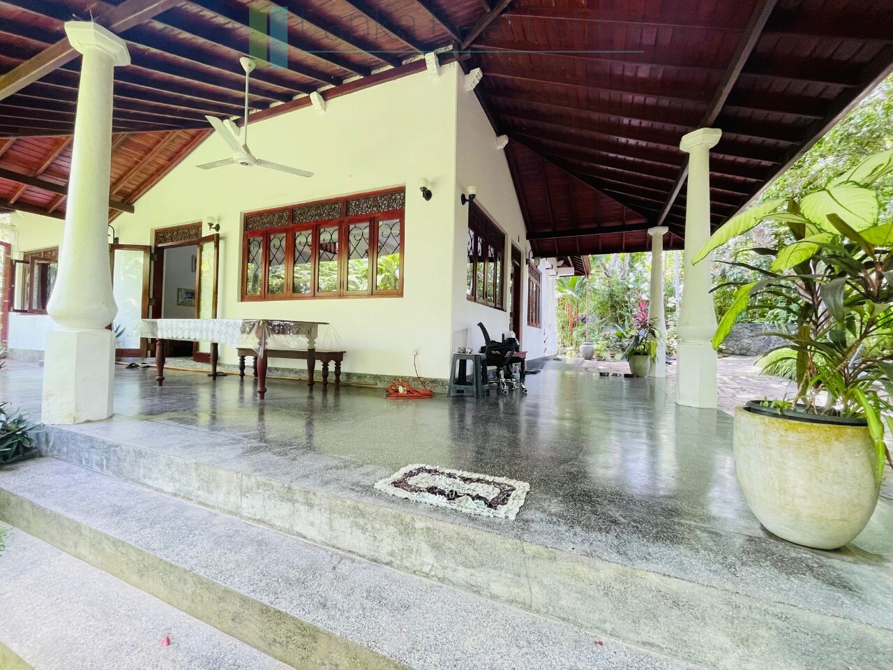 Furnished villa near the beach in Hikkaduwa
